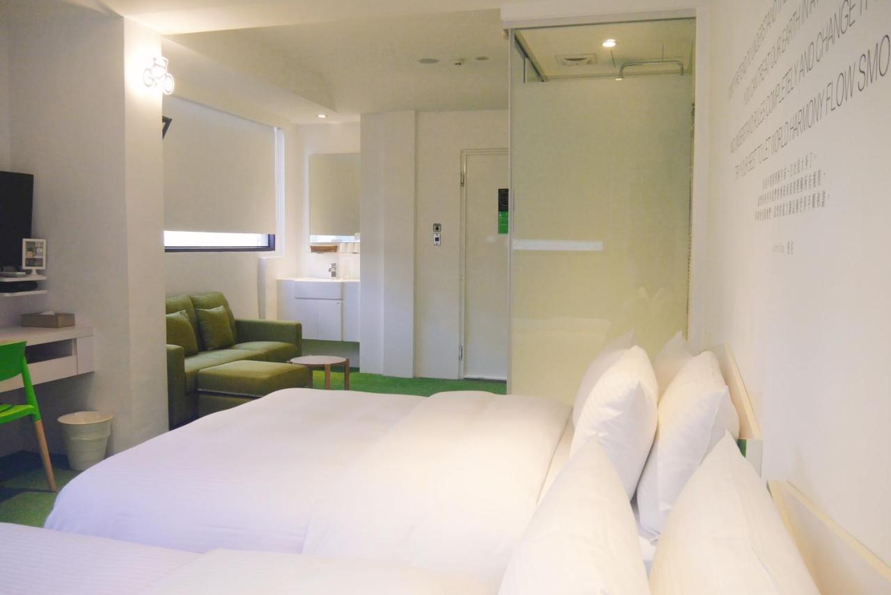 Time Flyer Hotel Taichung Exterior photo