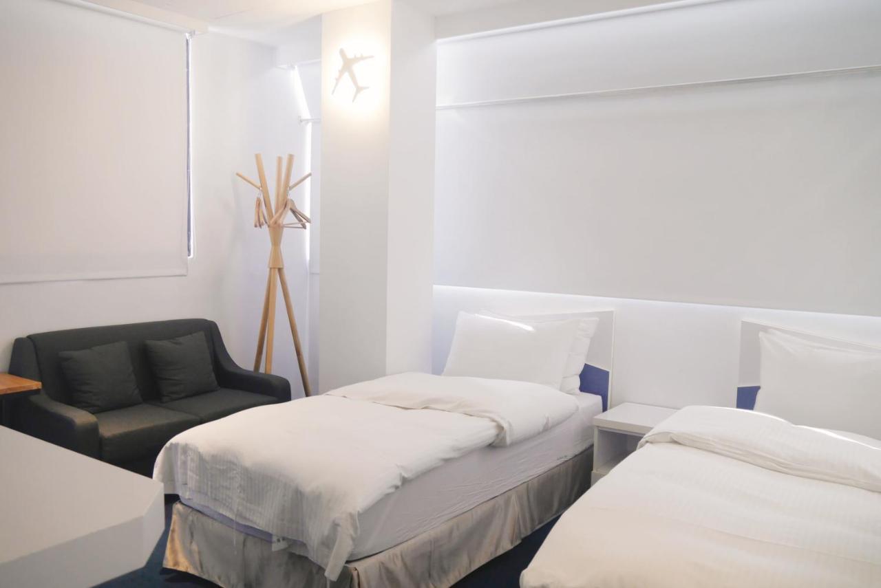 Time Flyer Hotel Taichung Exterior photo