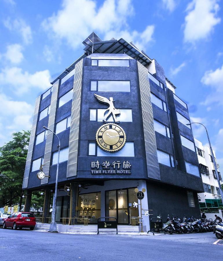 Time Flyer Hotel Taichung Exterior photo